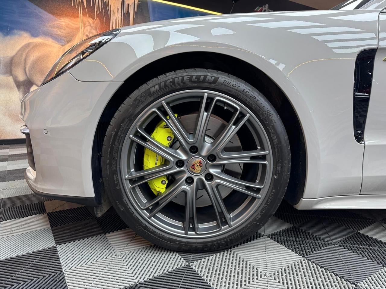 Porsche Panamera 2.9 4 E-Hybrid Sport Turismo Platinum Edition (881)