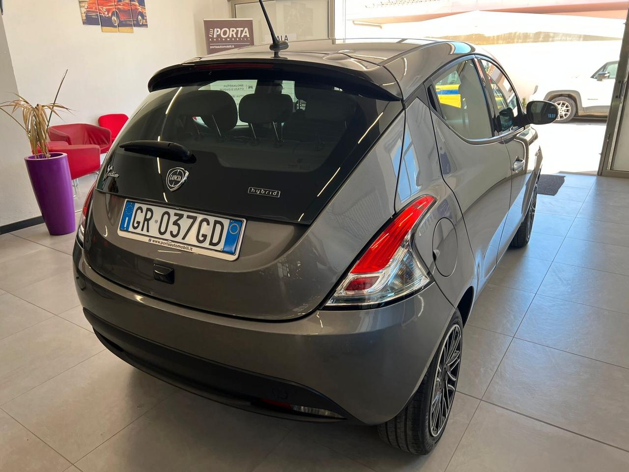 Lancia Ypsilon 1.0 FireFly 5 porte S&S Hybrid Ecochic Gold