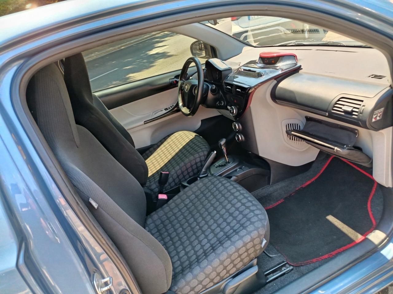 Toyota iQ 1.0 CVT Trend