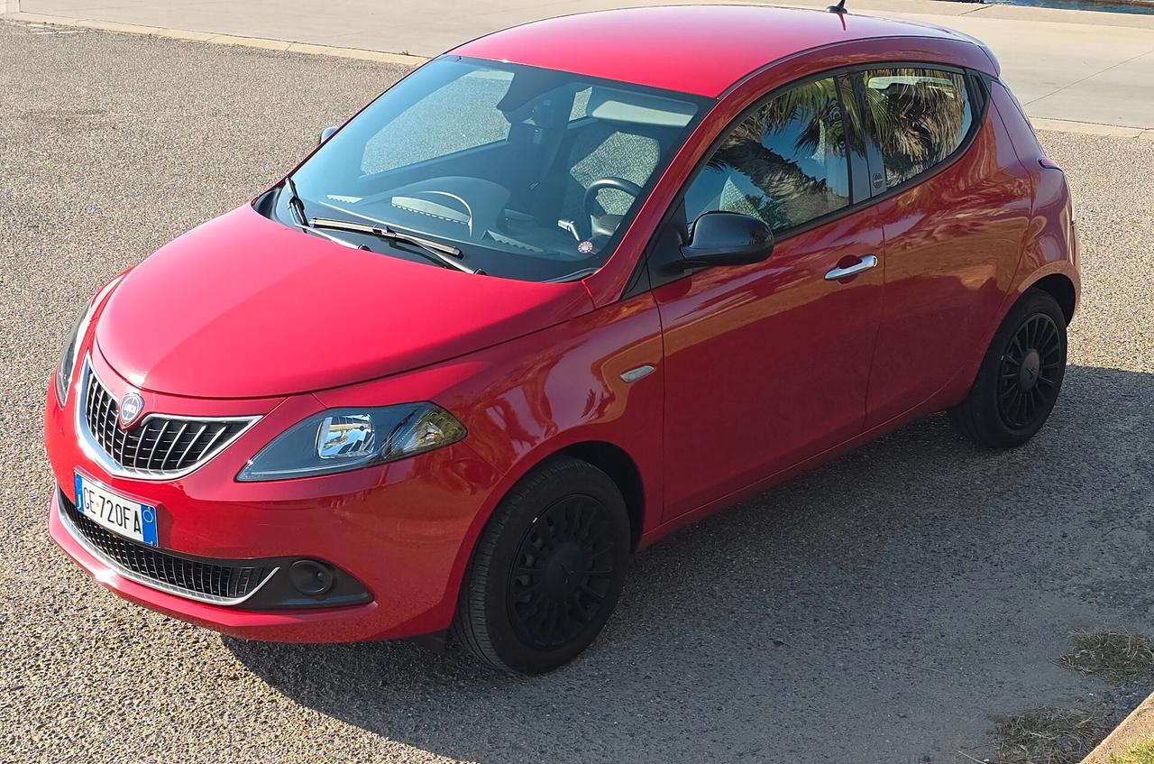 Lancia Ypsilon 1.0 FireFly 5 porte S&S Hybrid Ecochic Silver