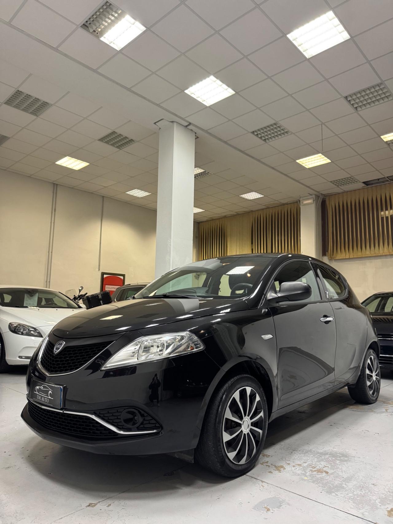 Lancia Ypsilon 1.2 69 CV 5 porte Platinum
