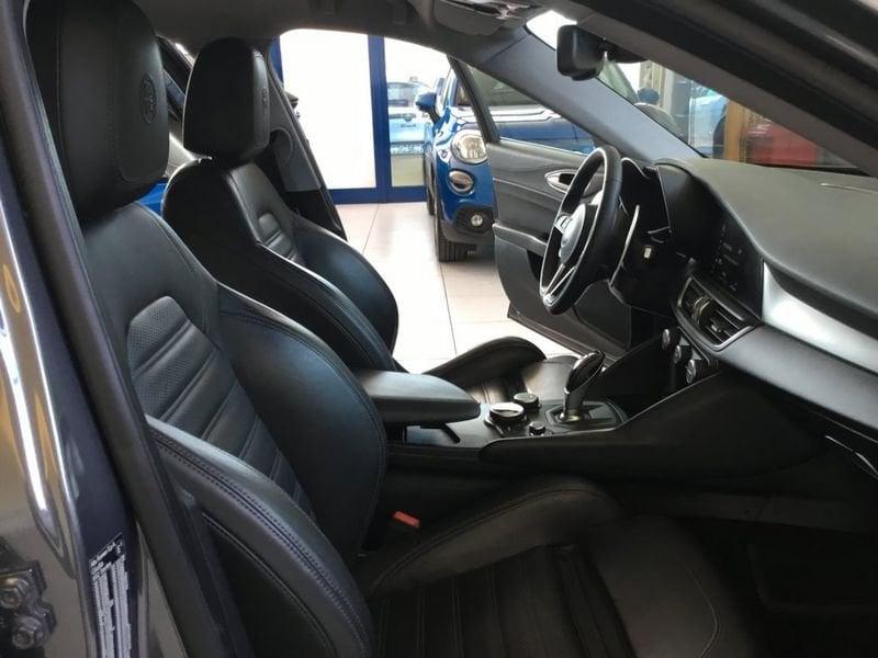 Alfa Romeo Giulia 2.2 Turbo AT8 210CV AWD Q4 Veloce my19