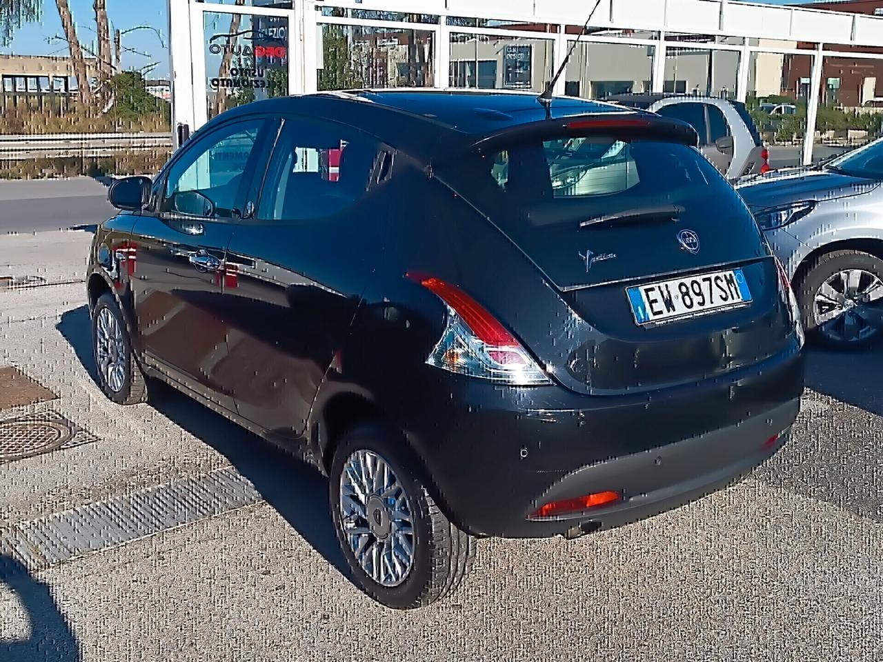 Lancia Ypsilon 0.9 TwinAir 85 CV 5 porte Ecochic Silver