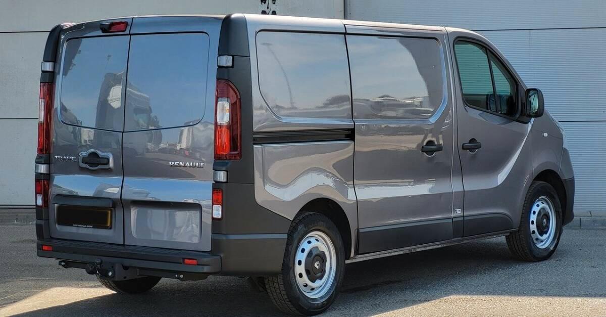 Renault TRAFIC L1H1 CLIMA TELECAMERA 3 POSTI EURO 6 GANCIO TRAINO