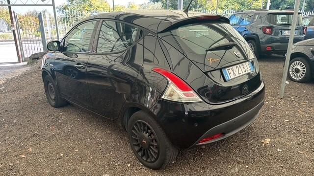 Lancia Ypsilon 1.2 69 CV 5 porte GPL Ecochic Black and Noir