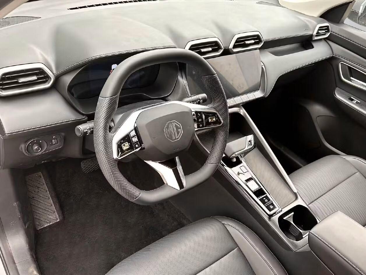 MG ZS NEW 1.5 HYBRID LUXURY