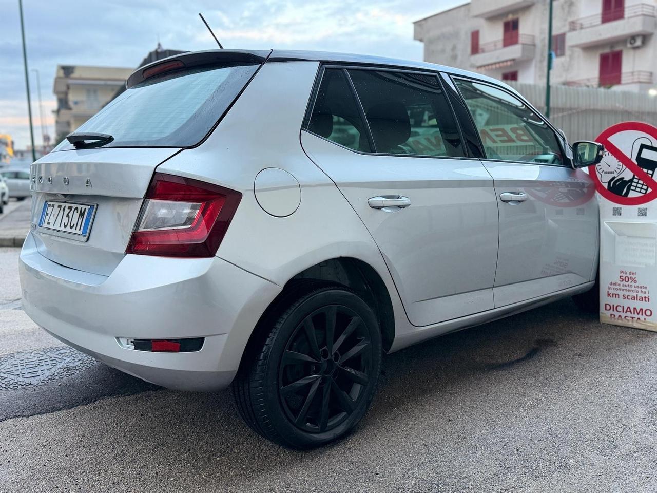 Skoda fabia led bicolore 2021 full opt 95,000 certificati