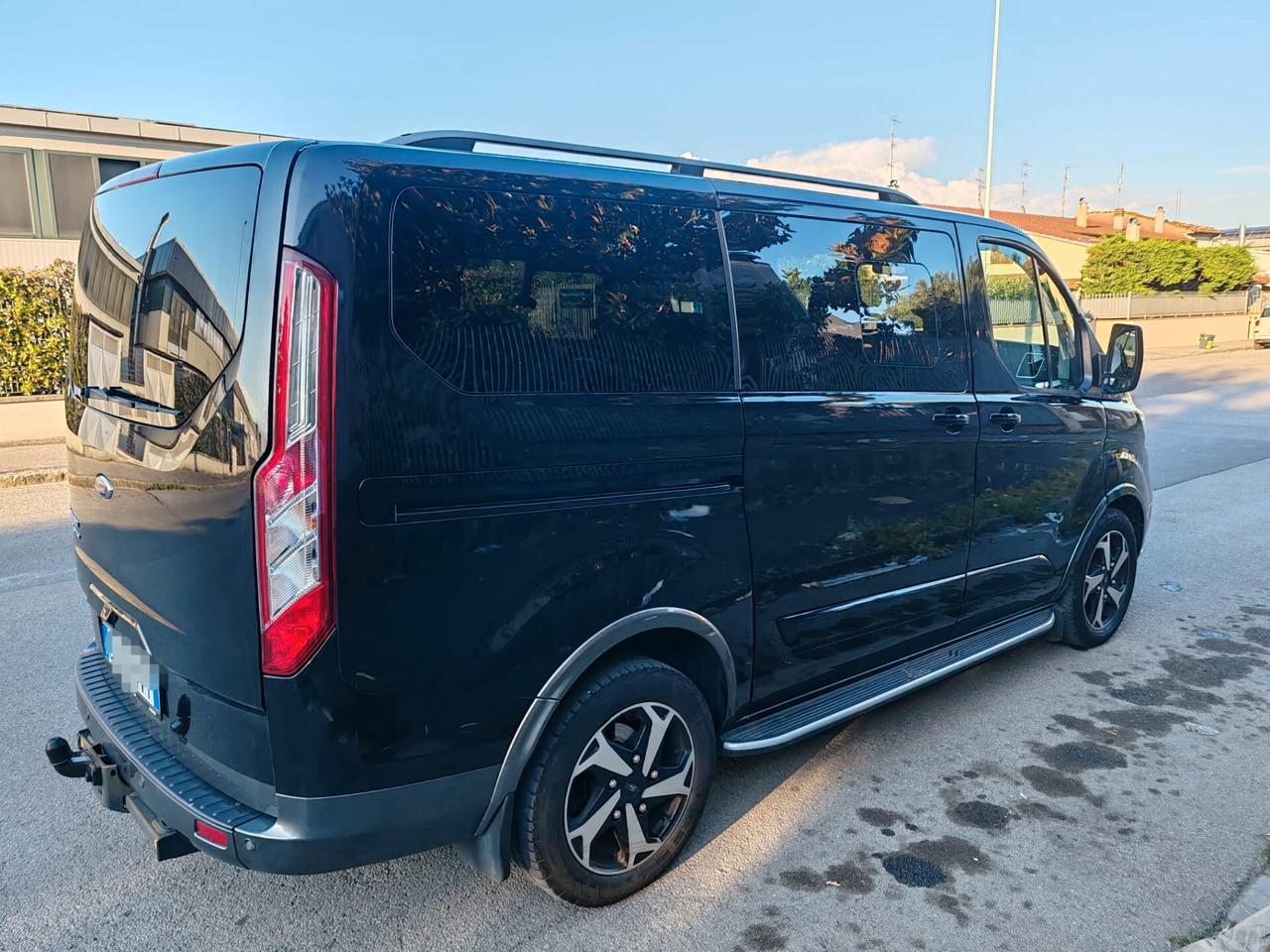 Ford Tourneo Custom 320 2.0 EcoBlue 170CV aut. PC Titanium