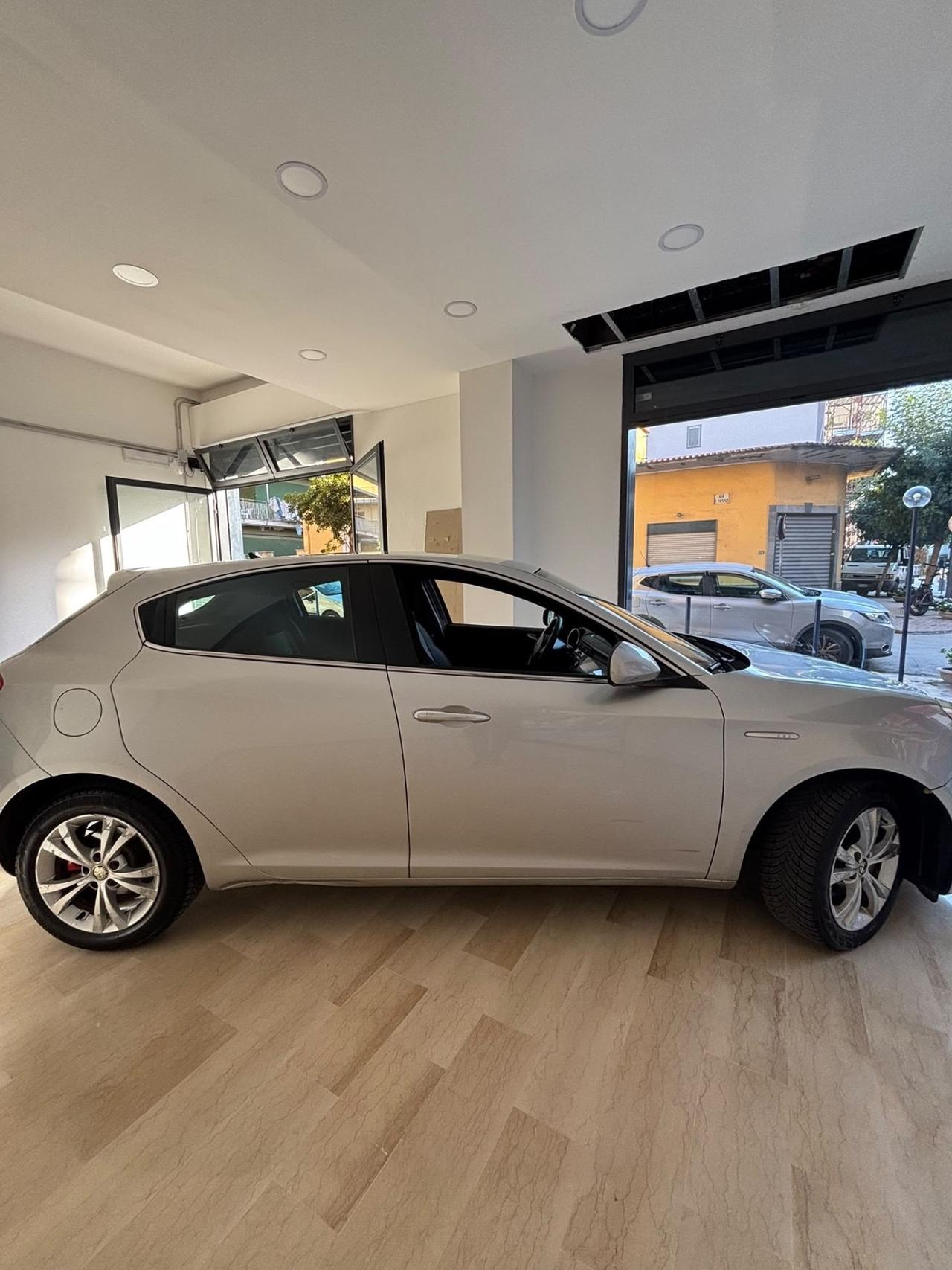 Alfa Romeo Giulietta 1.6 JTDm-2 105 CV Distinctive