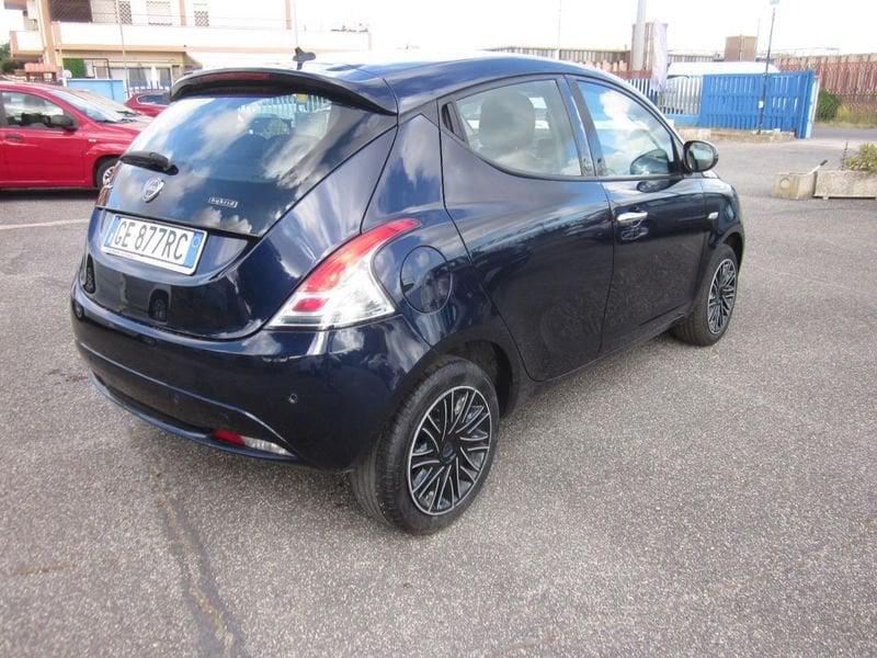 Lancia Ypsilon 1.0 FireFly 5 porte S&S Hybrid Ecochic Gold