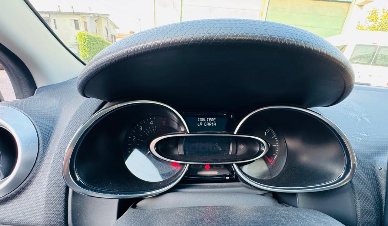 Renault Clio dCi 8V 75 CV 5 porte Moschino Intens N1 Autocarro