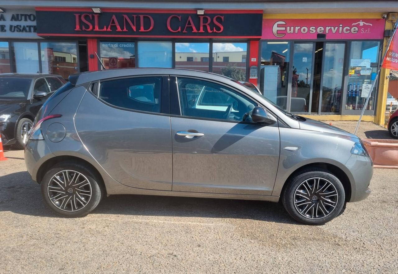 Lancia Ypsilon 1.0 Hybrid Gold