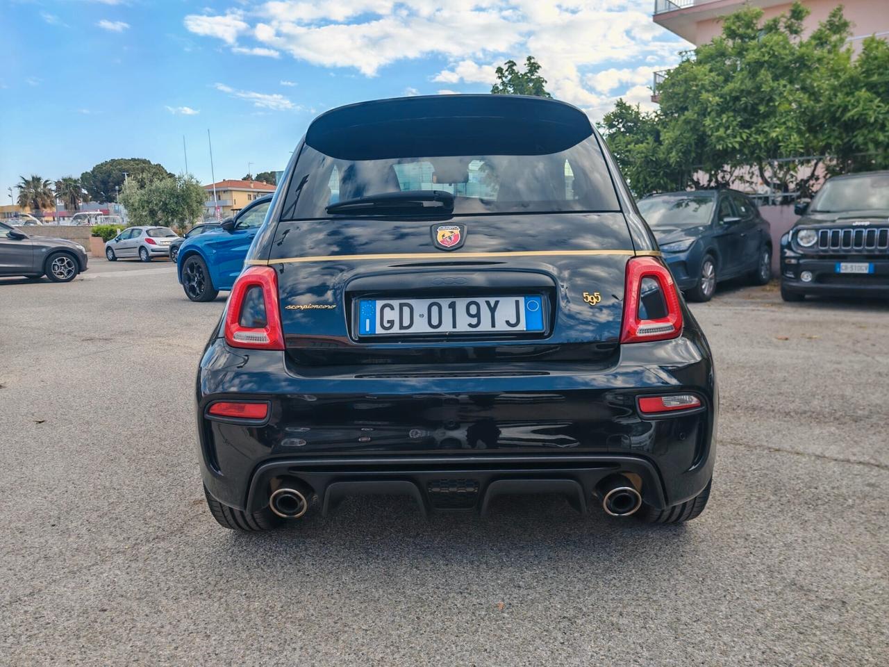 Abarth 595 1.4 Turbo T-Jet 165 CV Scorpioneoro
