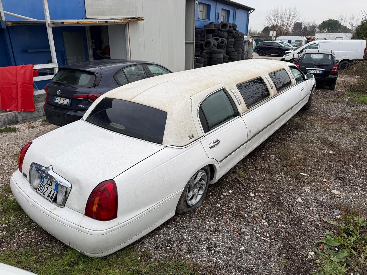 Lincoln Town Car Life Limousine