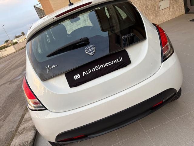 LANCIA Ypsilon 1.0 FireFly 5 porte S&S Hybrid Ecochic Silver.