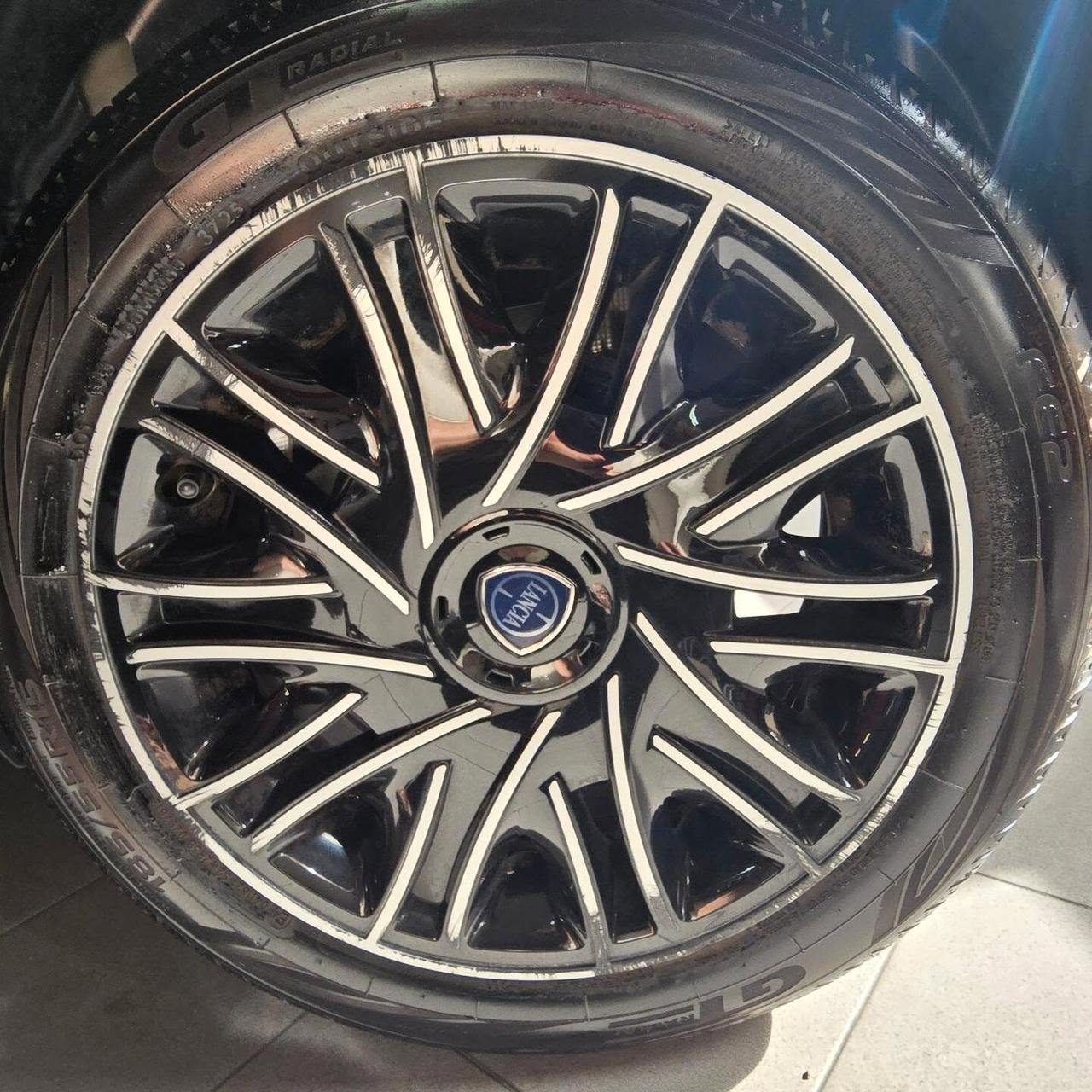 Lancia Ypsilon 1.2 69 CV 5 porte S&S Gold