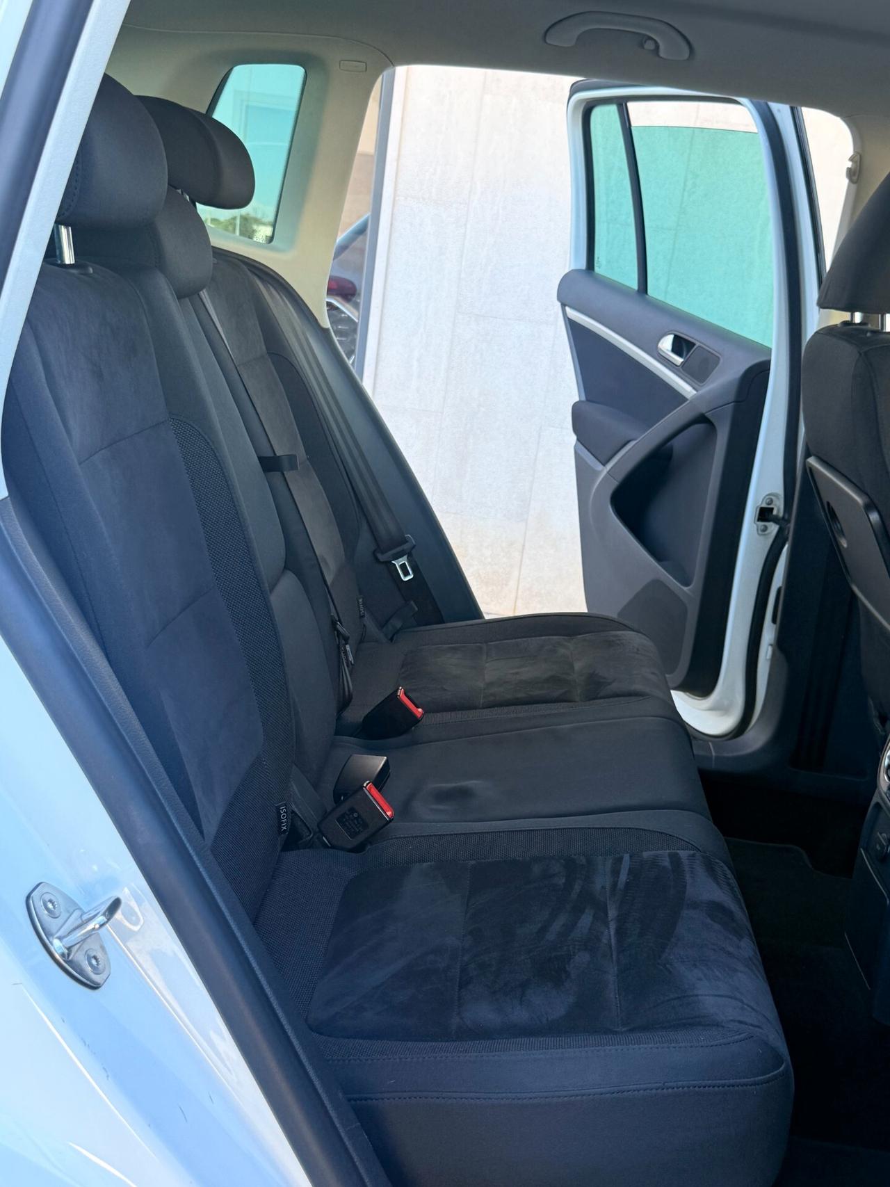 Volkswagen Tiguan 2.0 tdi Sport STYLE ,KM CERTIFICATI VOLKSWAGEN,NAVI,BLUETOOTH,SENSORI DI PARCHEGGIO