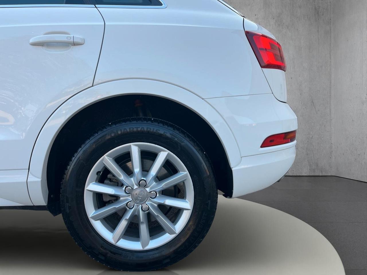 Audi Q3 2.0 TDI 120 CV Business