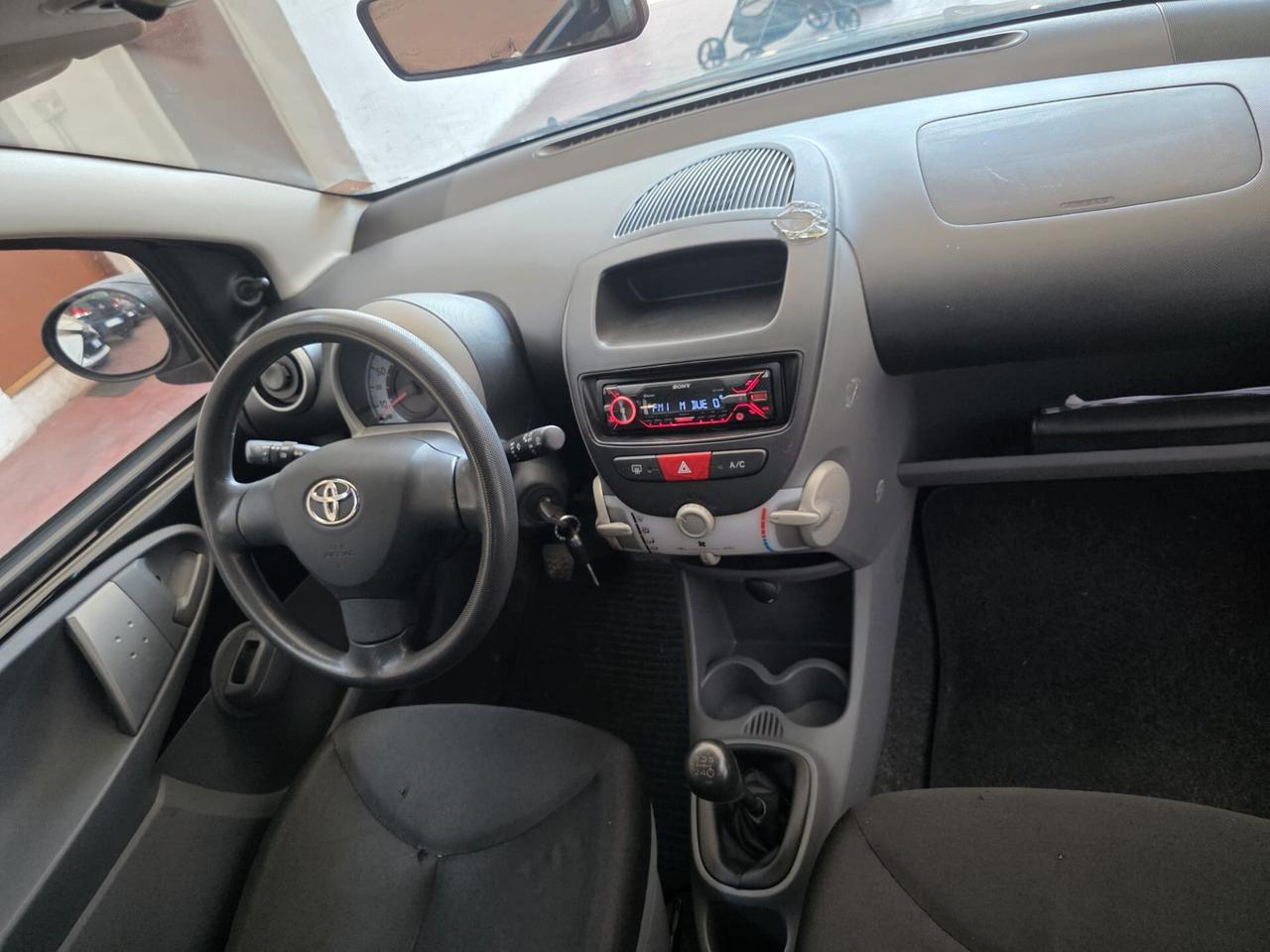 Toyota Aygo 1.0 12V VVT-i 5 porte Sol neopat