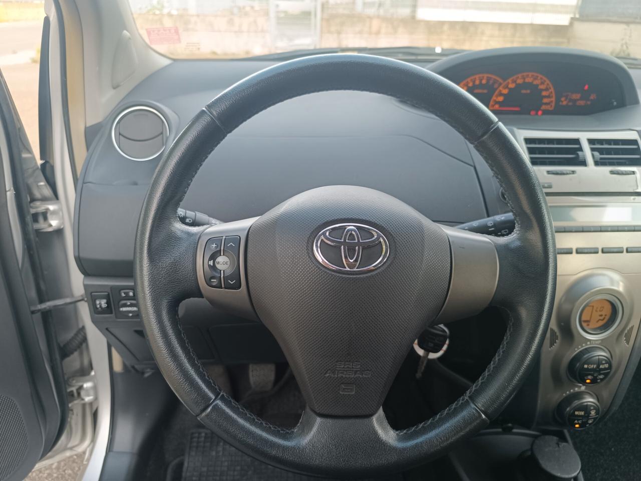 Toyota Yaris 1.0 5 porte SOLAMENTE 108.000 KM