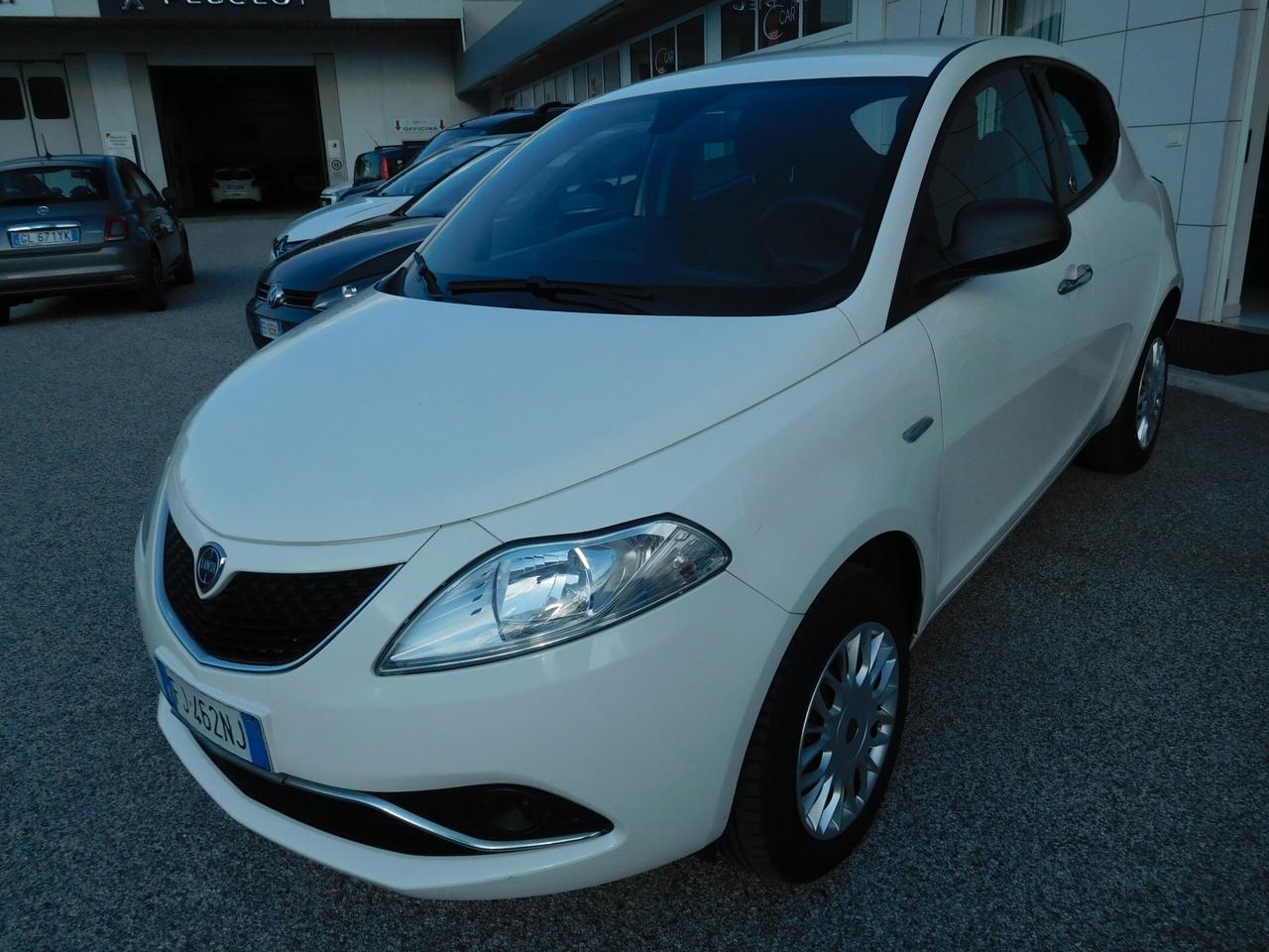 Lancia Ypsilon 0.9 TwinAir 85cv 5pt Metano Ecochic Silver - OK NEOPAT.