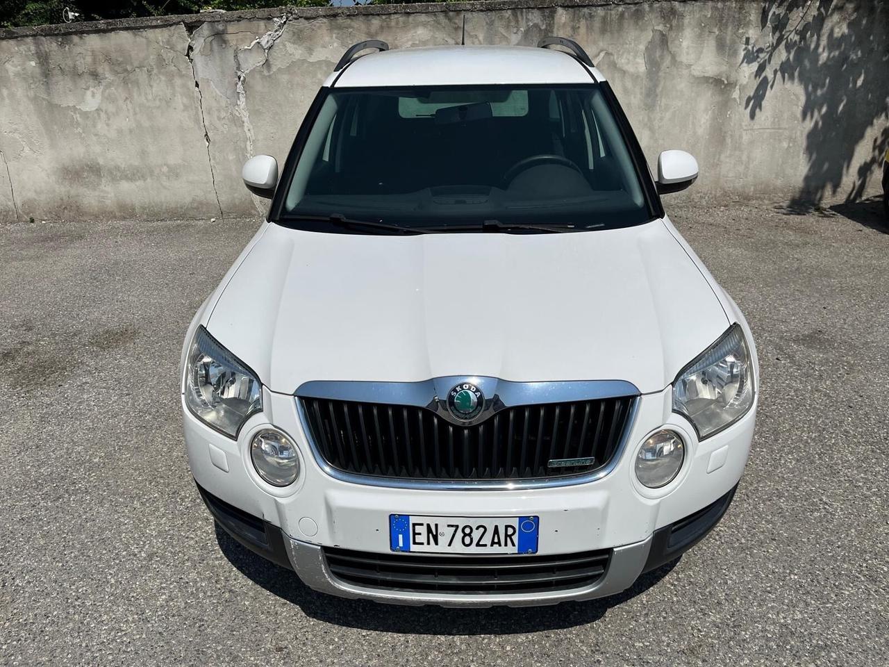 Skoda yeti -1600 tdi/105 cv -full-2012