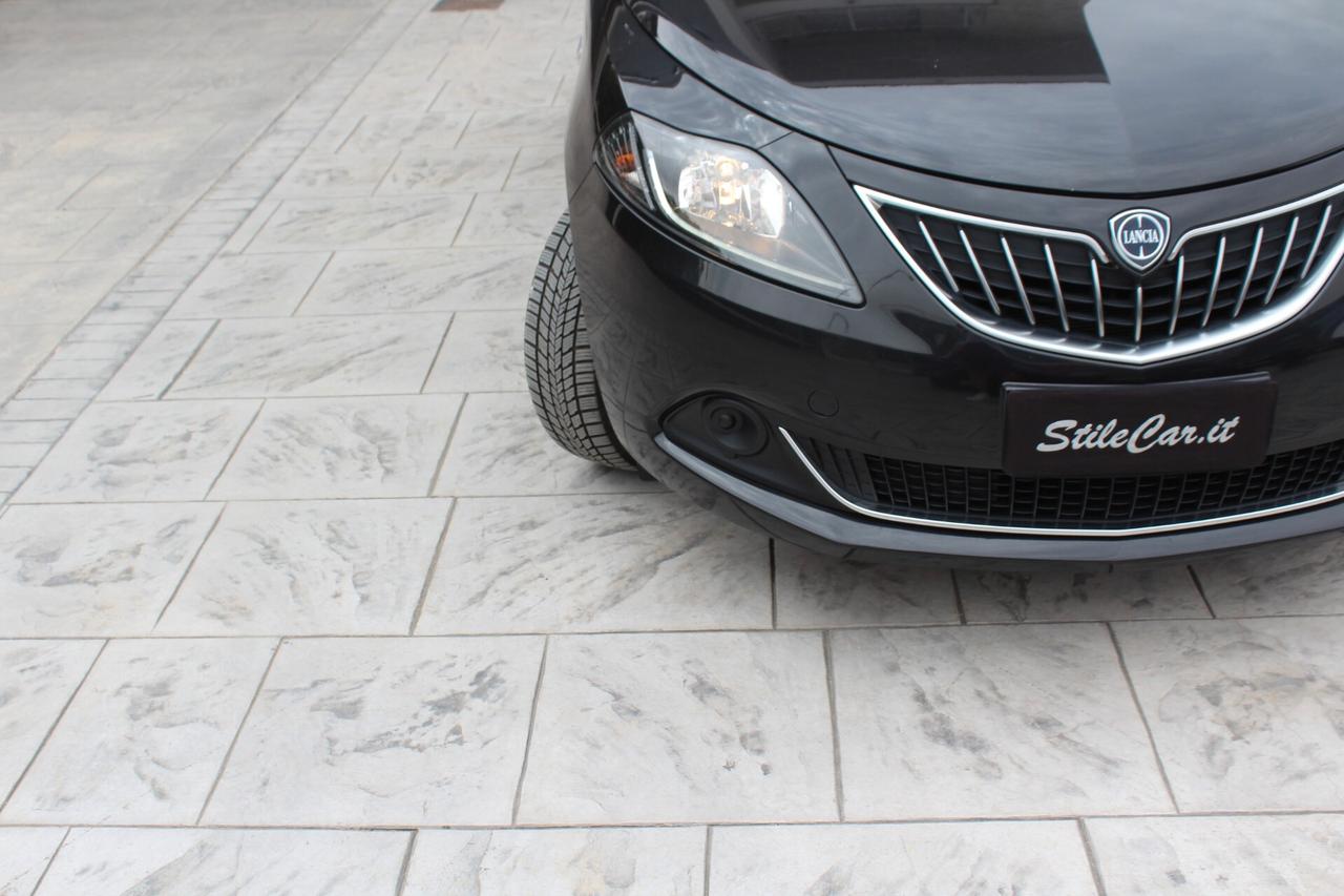 Lancia Ypsilon 1.0 FireFly 5 porte S&S Hybrid Ecochic Silver