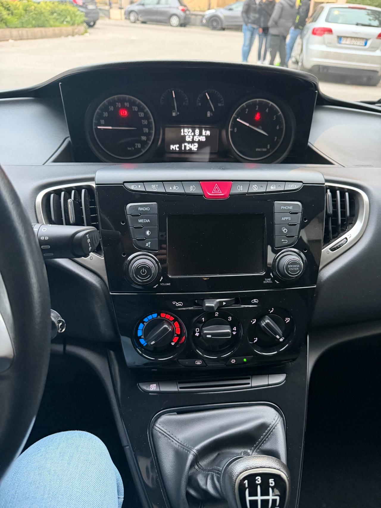 Lancia Ypsilon 1.0 FireFly 5 porte S&S Hybrid Ecochic Gold