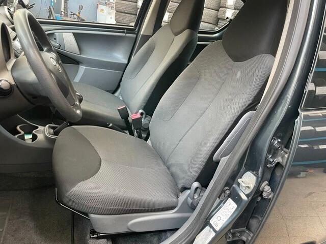 Toyota Aygo 1.0 12V VVT-i 5 porte Sol Tagliandatissima Garanzia 12M!!!!