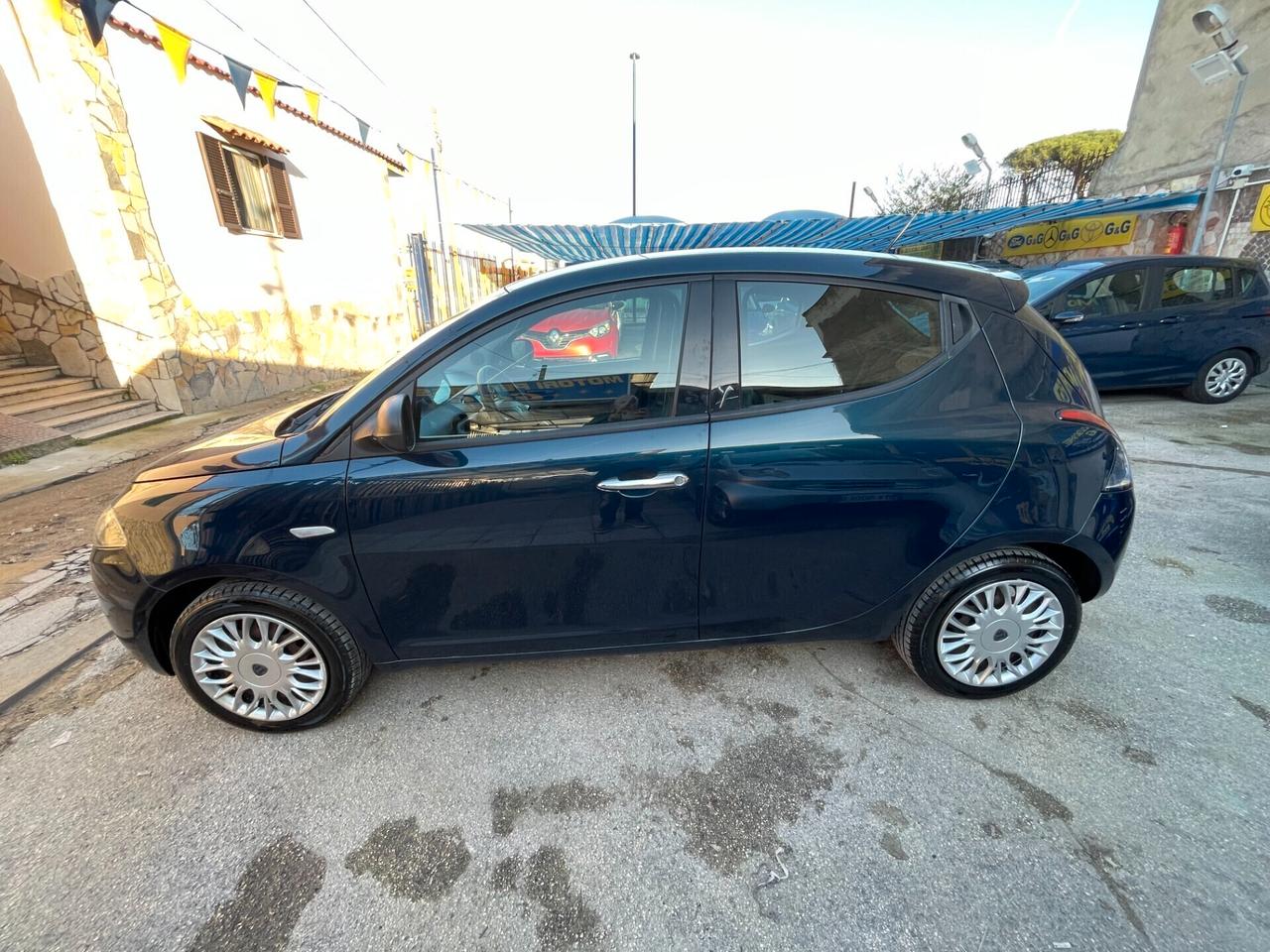 Lancia Ypsilon 1.2 69 CV 5 porte Silver