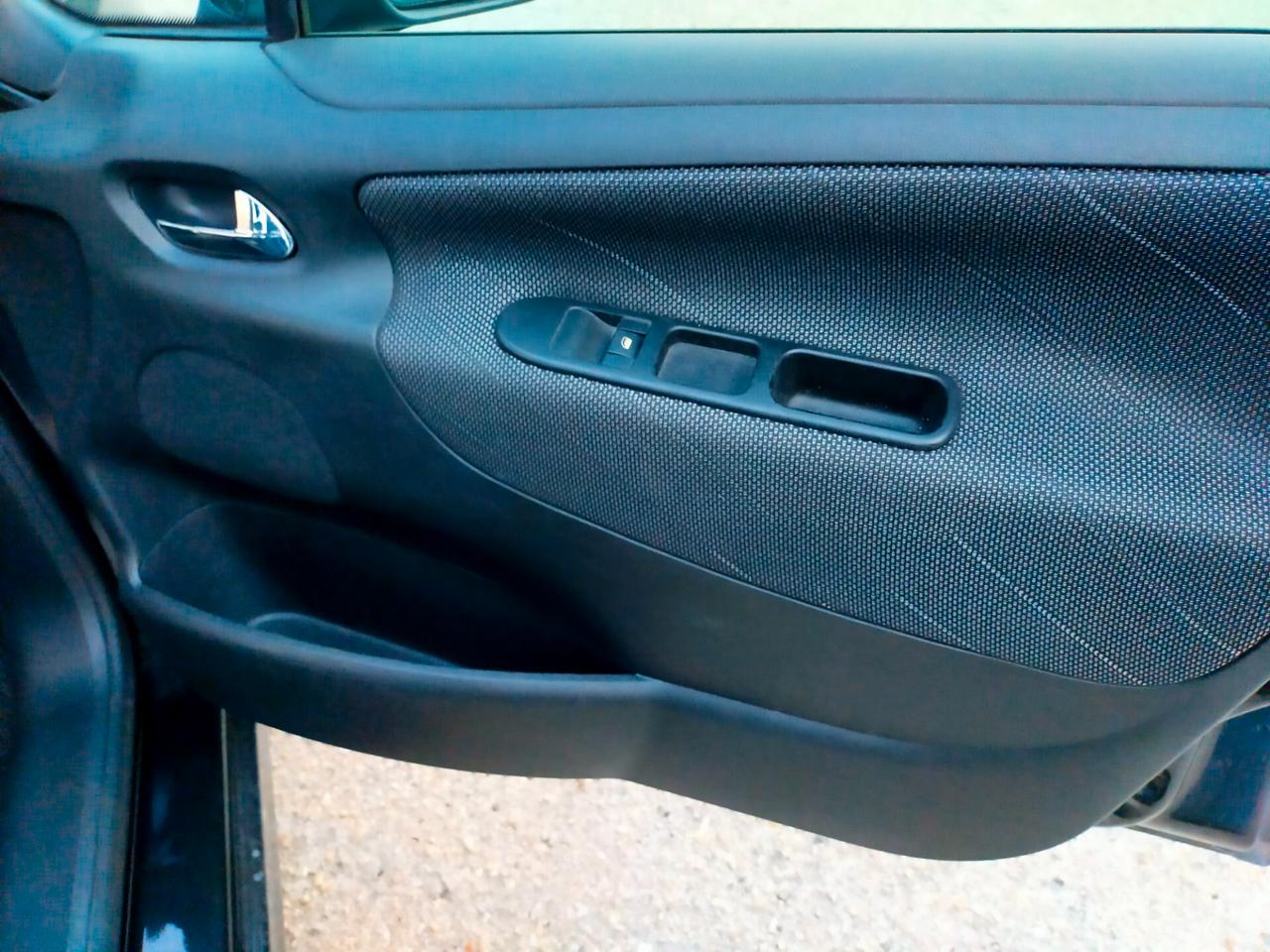 Peugeot 207 1.6 hdi XS 5p adatta per neopatentati