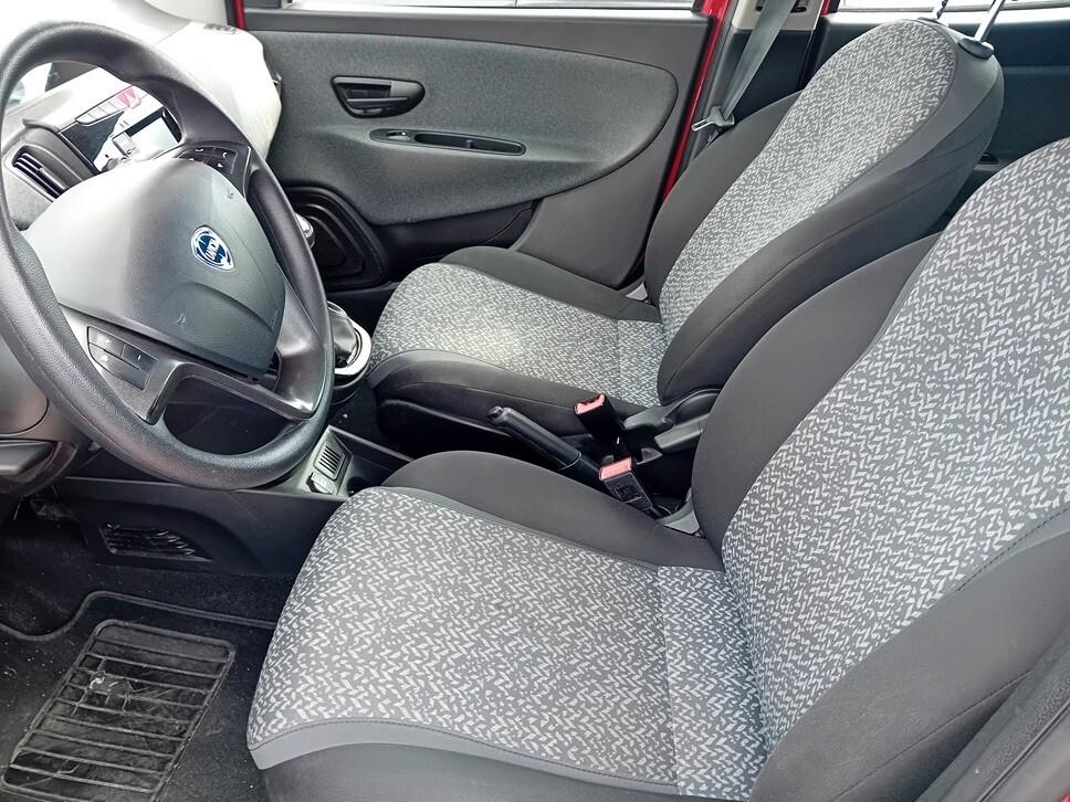 Lancia Ypsilon 1.0 FireFly 5 porte S&S Hybrid Ecochic Silver