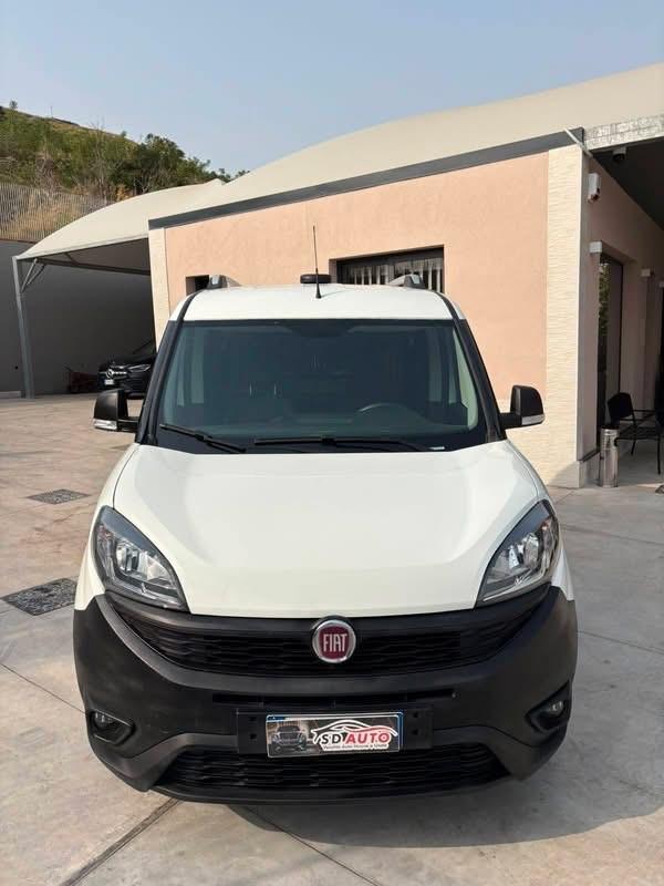 Fiat Doblo Doblò 1.6 MTJ 105 Cv E6D modello Lounge