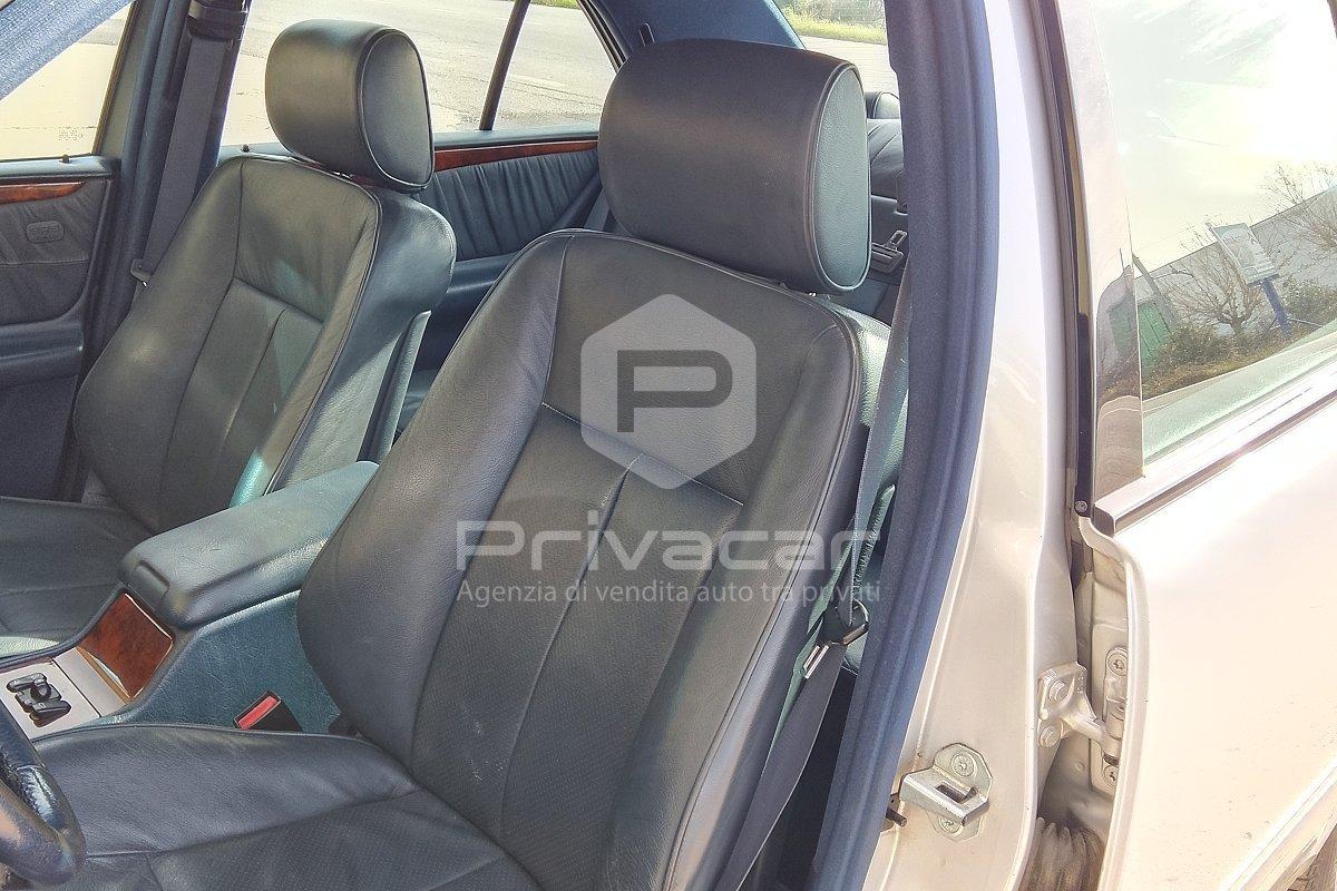 MERCEDES E 200 Kompressor cat Elegance