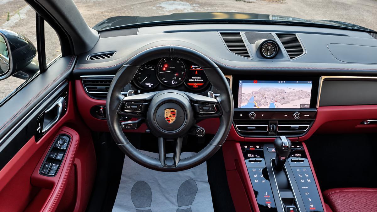 PORSCHE - Macan T