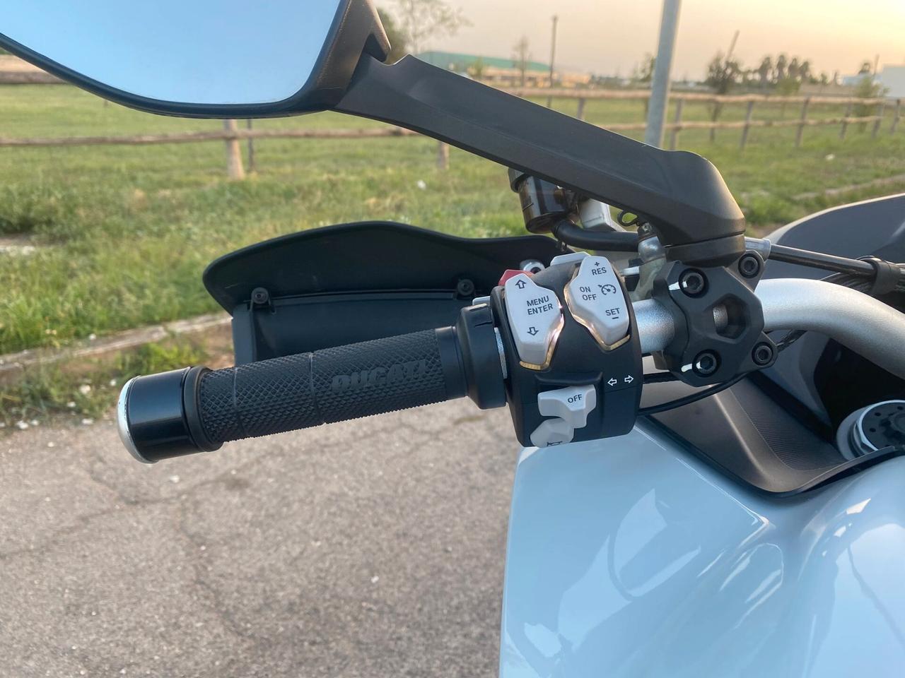 Ducati Multistrada 1200 S (ICEBERG WHITE)