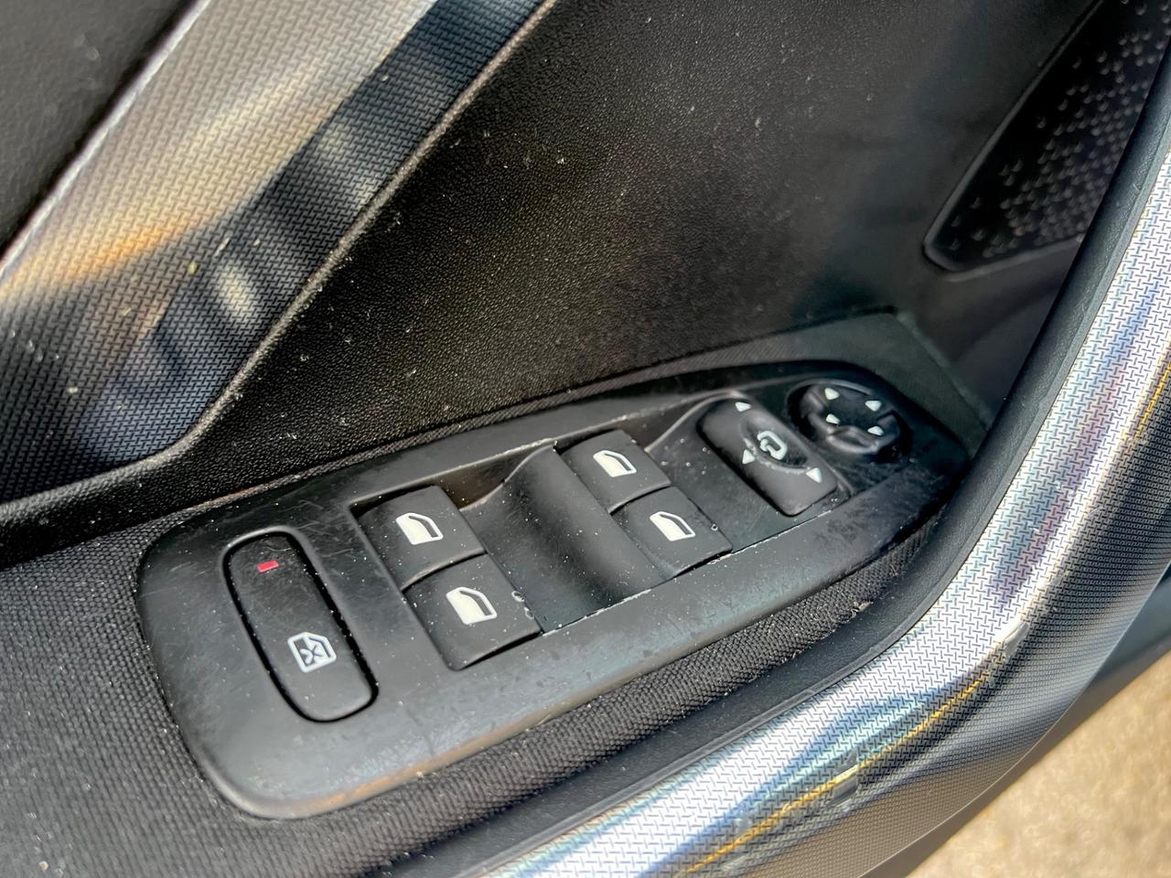 Peugeot 2008 1.6 e-HDi 115 CV Stop&Start Allure
