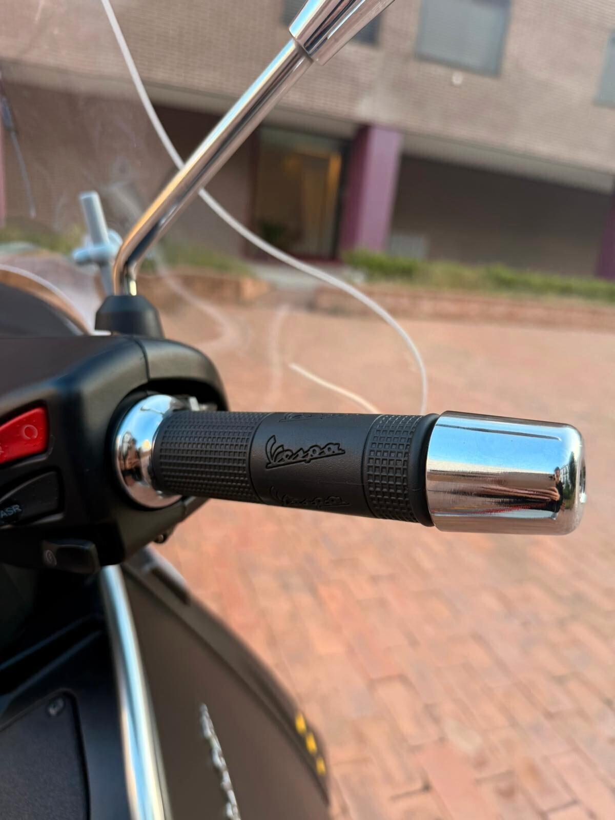 Piaggio Vespa 300 GTS hpe SUPER SPORT pari a nuovo