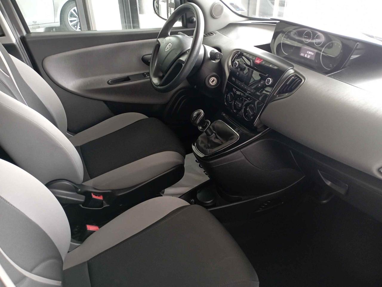 Lancia Ypsilon 1.2 69 CV 5 porte S&S Platinum