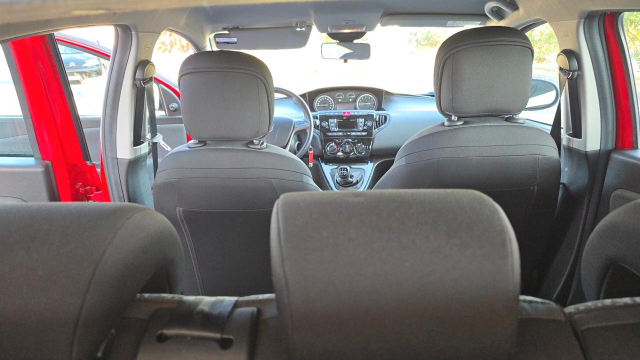 Lancia Ypsilon 1.0 FireFly 5 porte S&S Hybrid Ecochic Silver