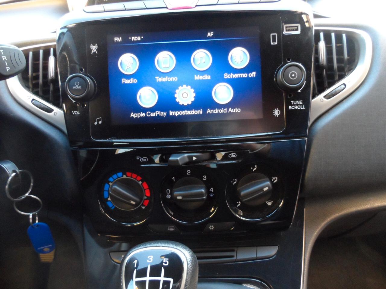 Lancia Ypsilon 1.0 FireFly 70 CV Hybrid Gold