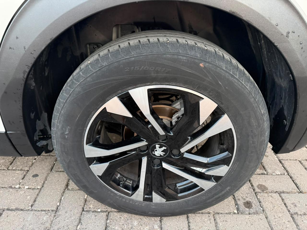 Peugeot 2008 BlueHDi 130 S&S EAT8 Allure