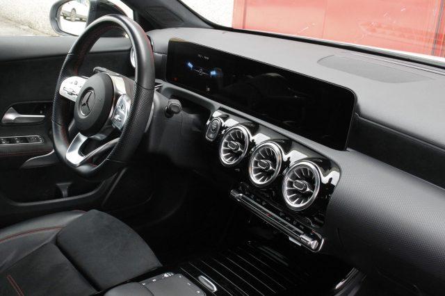 MERCEDES-BENZ A 180 dAutomatic AMGLine Premium Night Edition Uniprop.