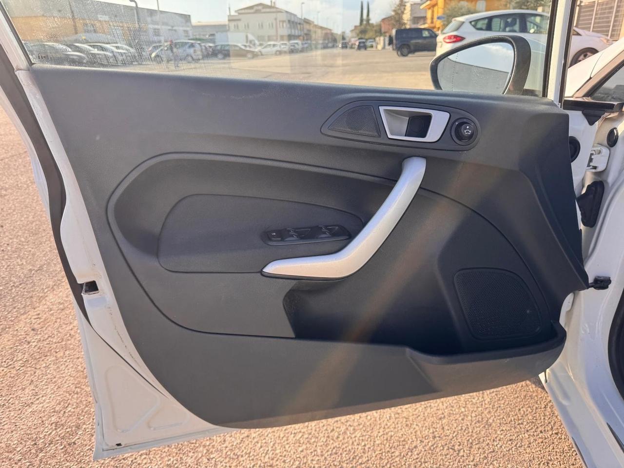 Ford Fiesta 1.4 TDCi Business GARANZIA 12 m