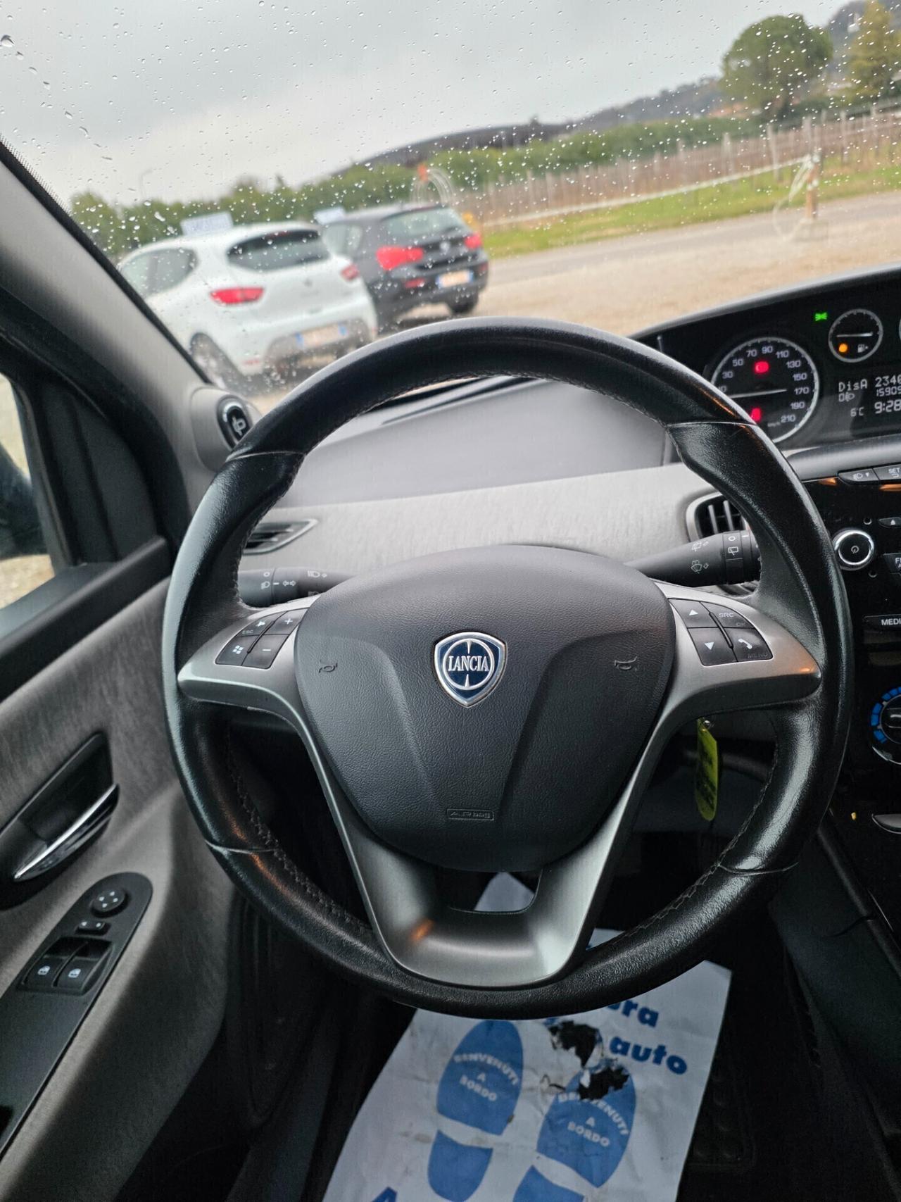 Lancia Ypsilon 1.3 MJT 16V 95 CV 5 porte S&S Platinum FINANZIABILE