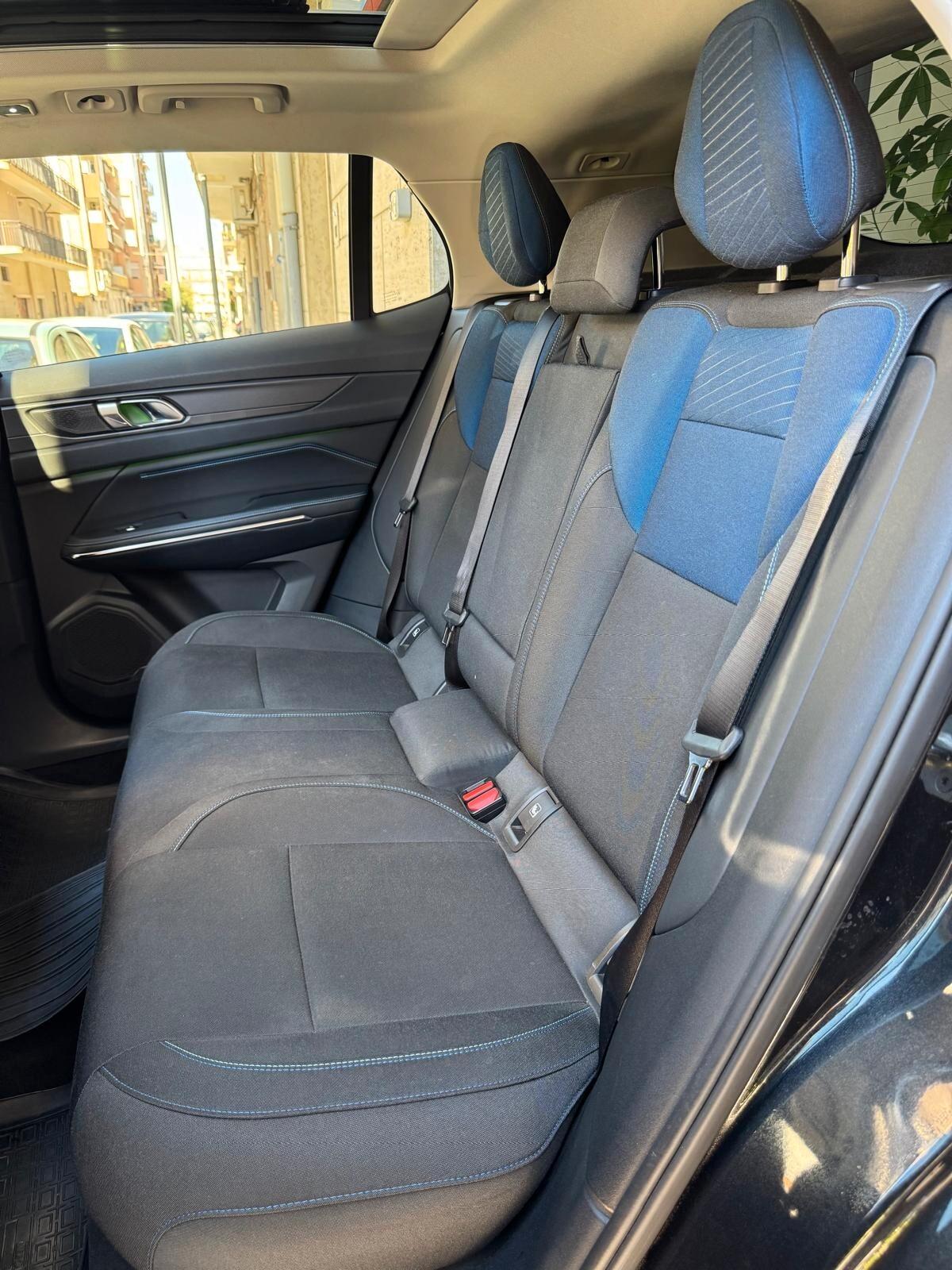 Lynk&co 01 PHEV 261cv More