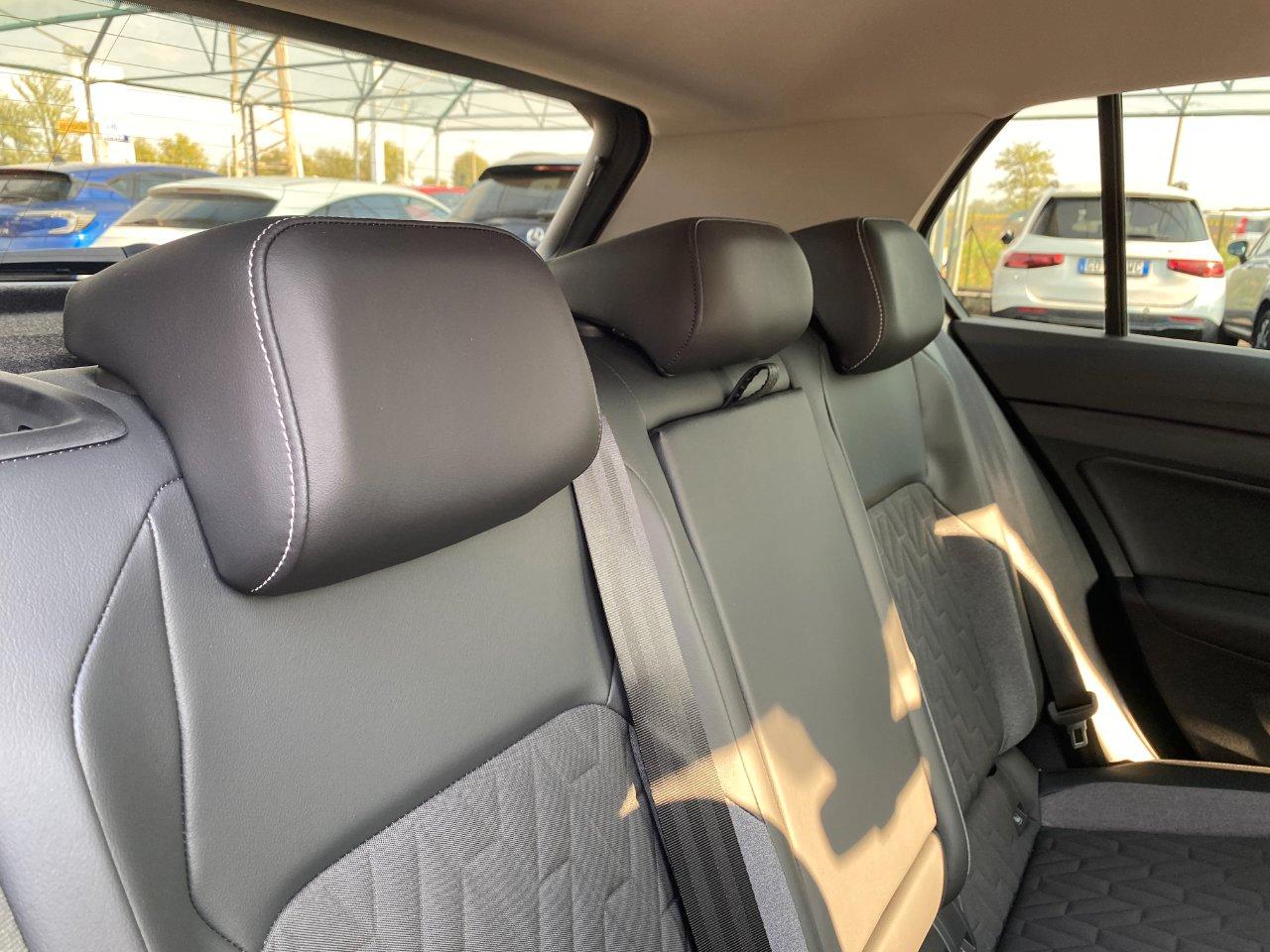 Volkswagen Golf 1.5 TSI 116 CV LIFE GOAL, WINTER PACK, FARI LED, CARPLAY, LUCI AMBIENTE