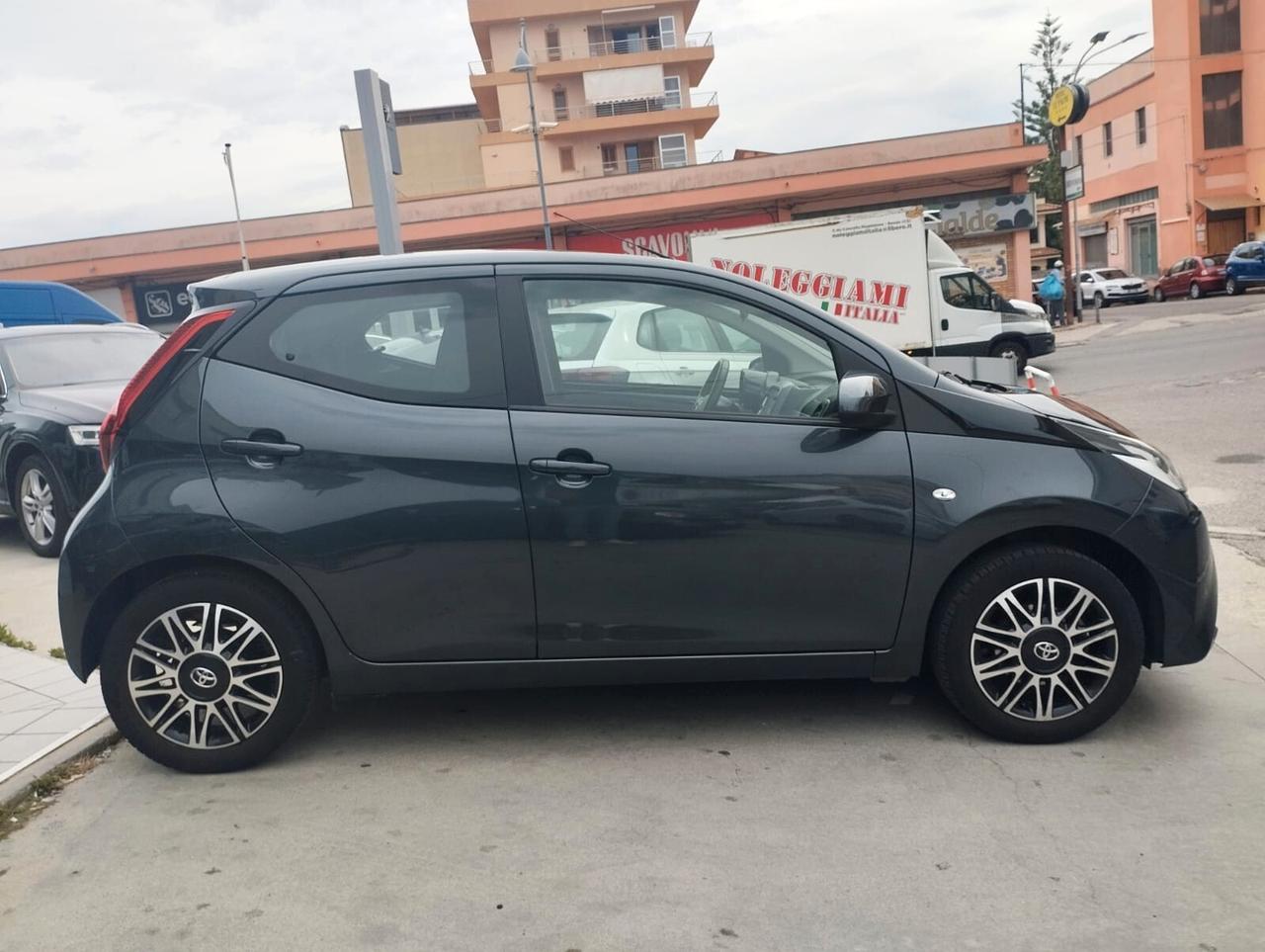 Toyota Aygo Connect 1.0 72 CV 5 porte x-play
