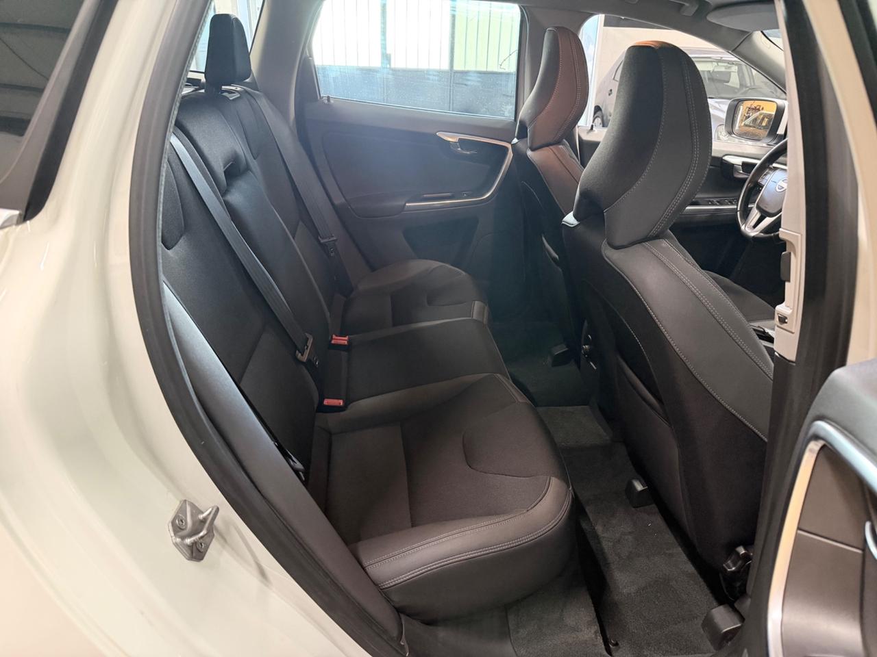 Volvo XC 60 XC60 D4 Geartronic R-design Kinetic