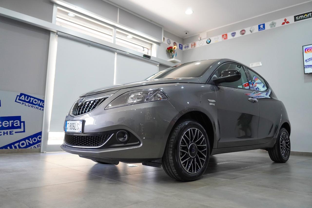 Lancia Ypsilon 1.0 FireFly 5 porte S&S Hybrid Platino
